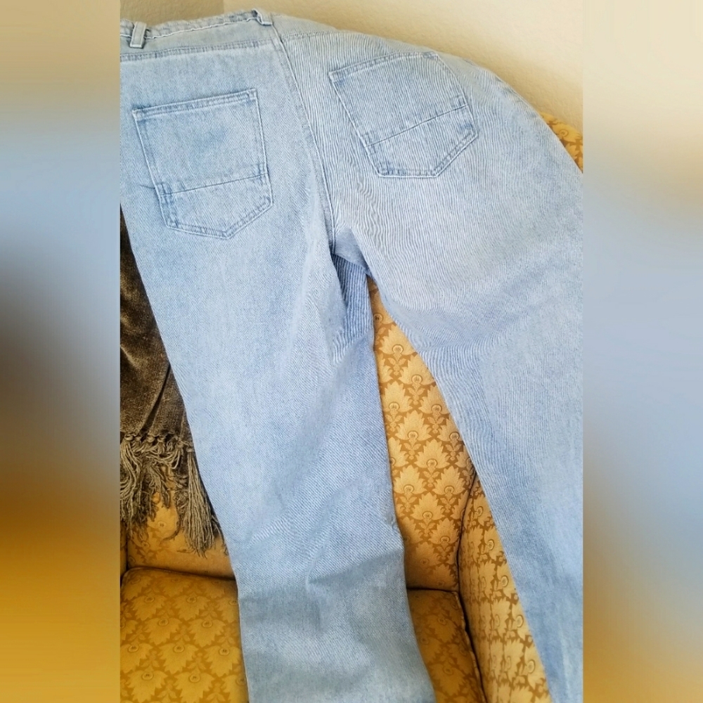 Distressed jeans - Picture 2 of 2
